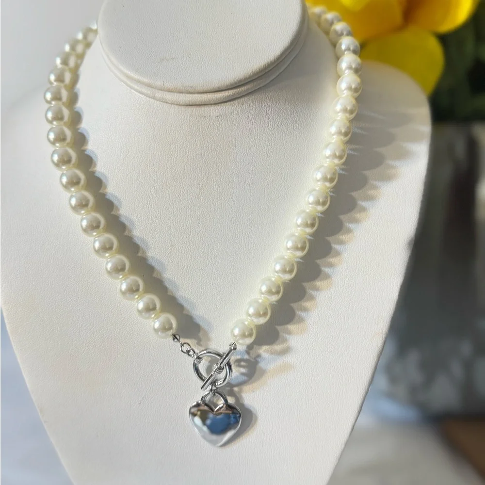 BLACK CLOVER NECKLACE